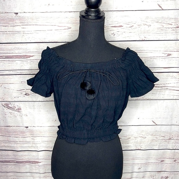 Moon River Tops - Moon River Ruched Black Cropped Blouse Sz XS!